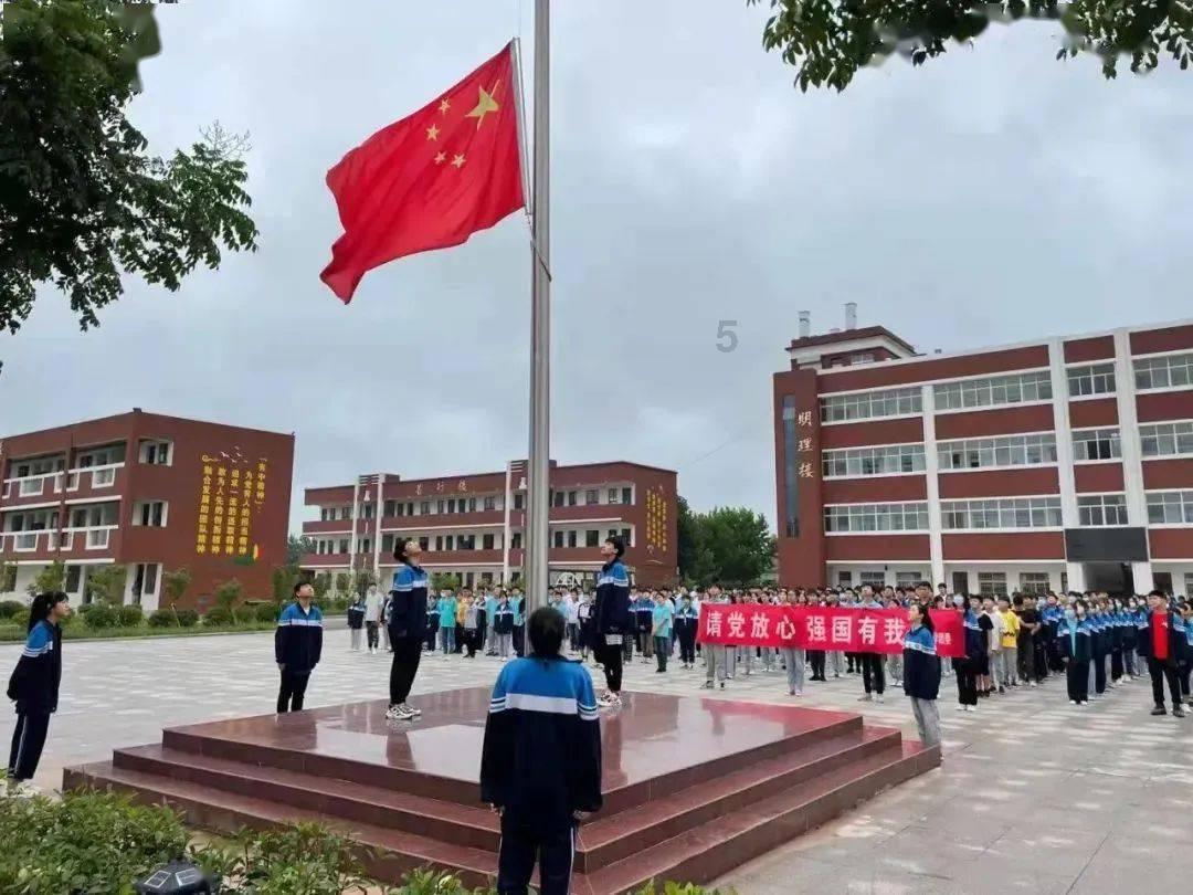 土耳其海军一天内列装四艘舰艇，埃尔多安亲自出席服役仪式